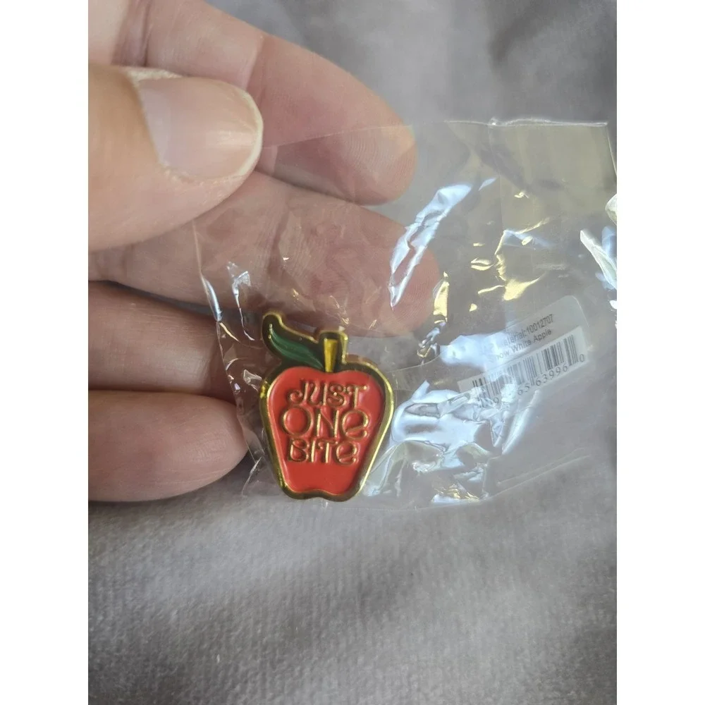 Jibbitz Disney Croc Charm Snow White Apple New